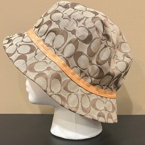Coach Signature Canvas Bucket Hat – M/L – Tan with Leather Trim